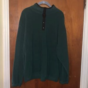 Green sweat shirt